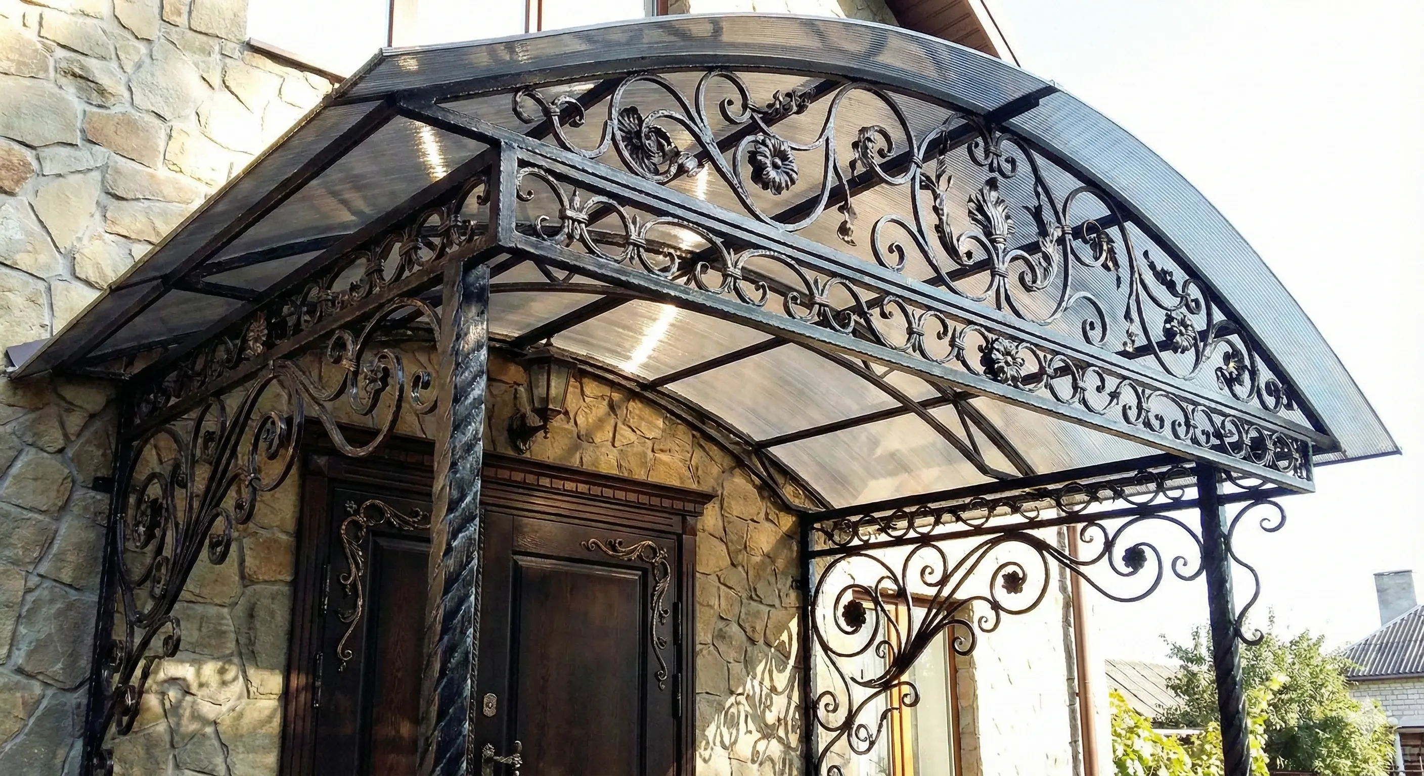 Козирок над входом